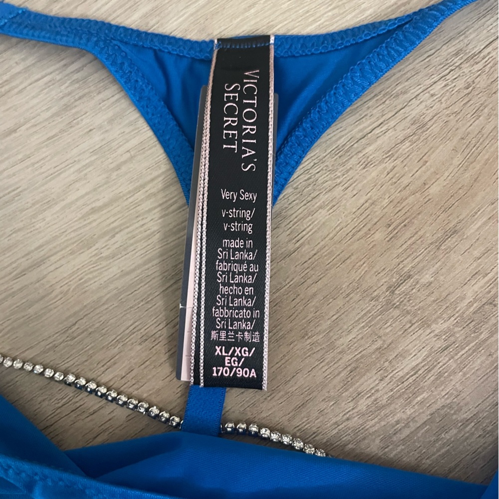 Victoria's Secret Blue V-String with Chain Accent - Picture 2 of 9